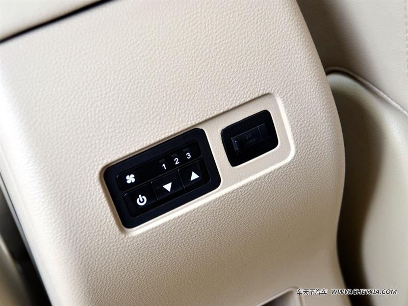 宝骏汽车 宝骏730 宝骏730 2014款 1.5L 手动豪华型 7座 车厢座椅