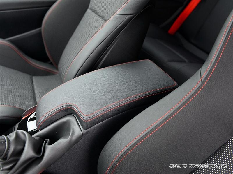 雷诺 梅甘娜 梅甘娜 2014款 R.S. 2.0T 赛版 车厢座椅
